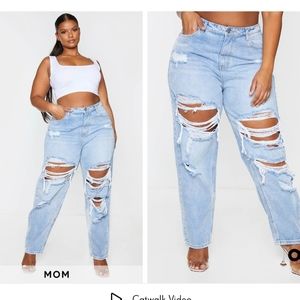 PRETTYLITTLETHING Plus Light Wash Ripped Mom Jeans
